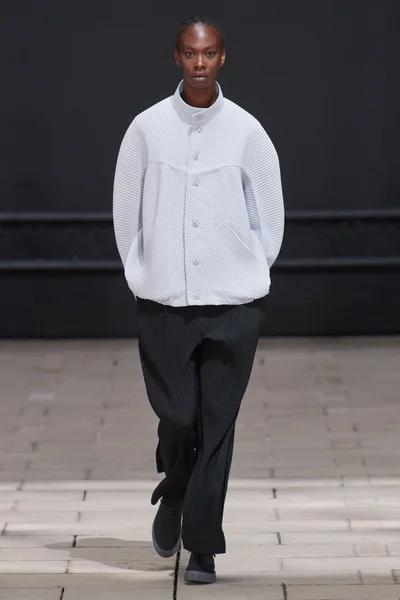 Look 3